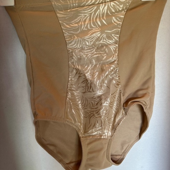 NEW Maidenform Flexees High-waist size Medium - Picture 3 of 6